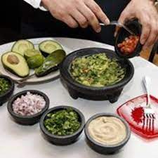 table-side-guacamole-cantina-laredo