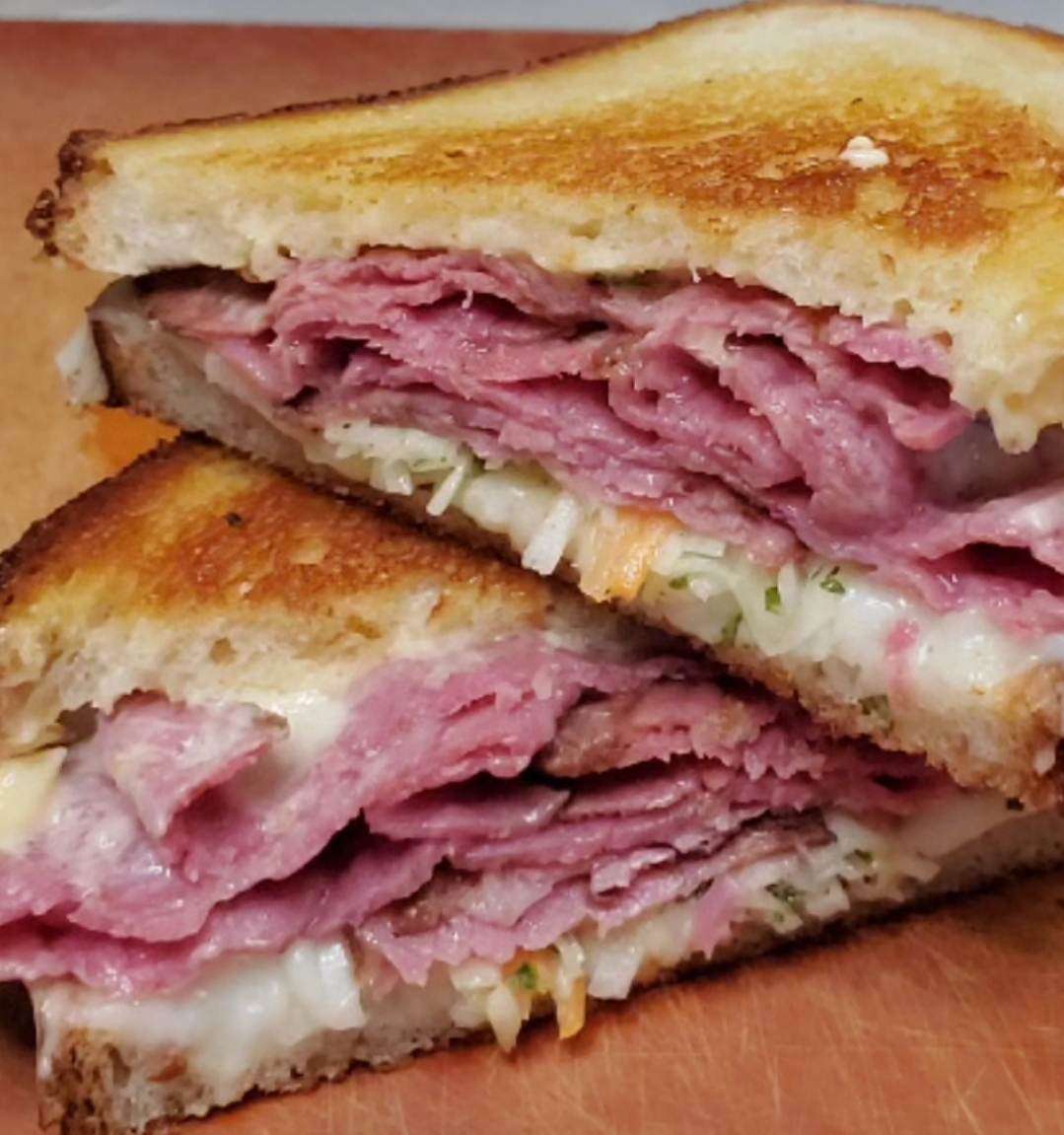 Corned Beef Sandwich With Russian Sauce (Reuben Sandwich Recipe)