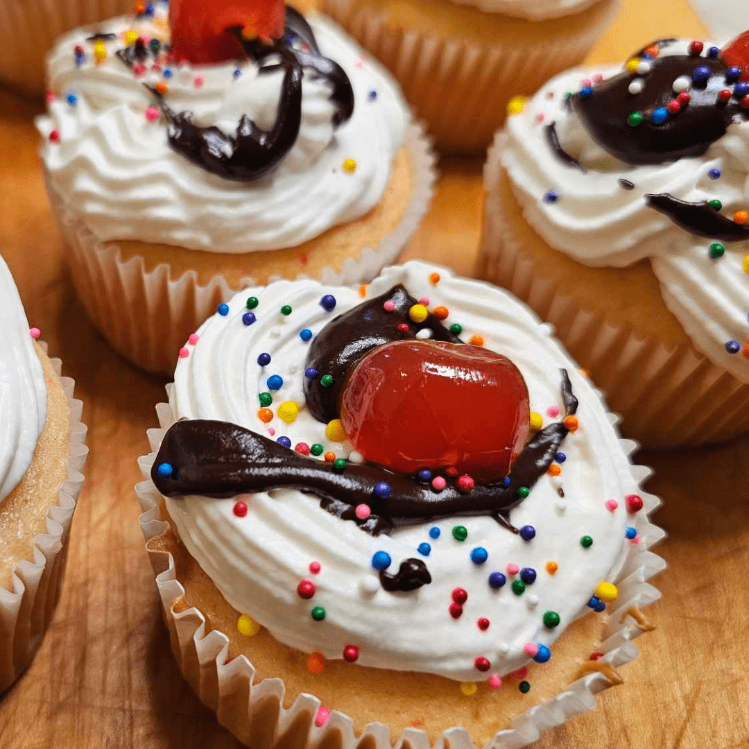 cherry-sundae-cupcakes