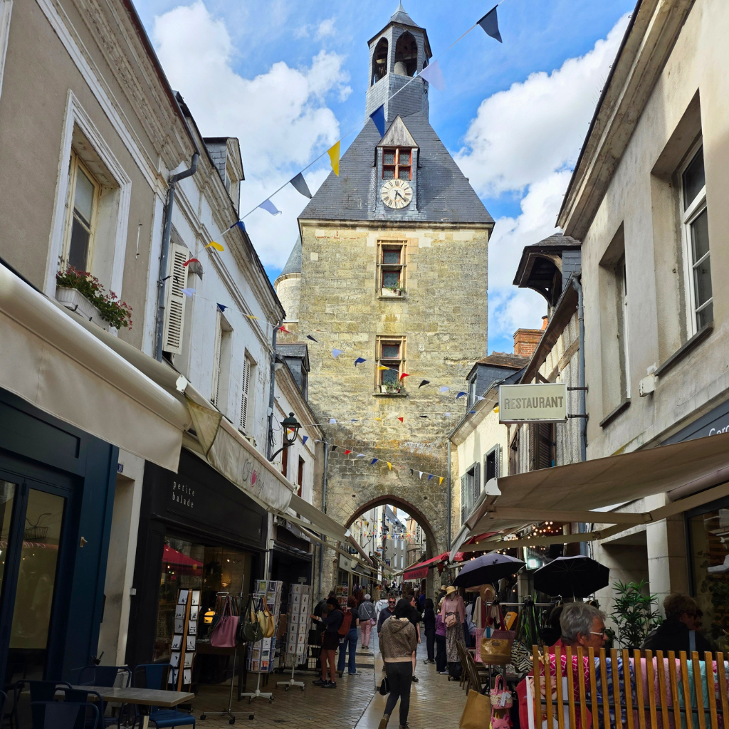 amboise-vouvrey-ebiking-cafe-wine-cheese-france
