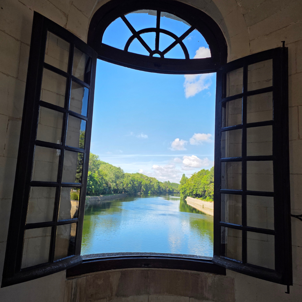 Le-Château-de Chenonceau-ebiking-france-simplywanderfull