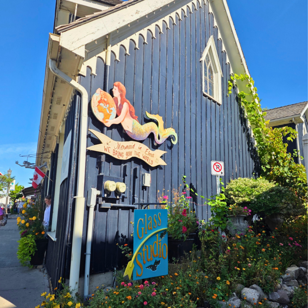 elora-simplywanderfull-shopping