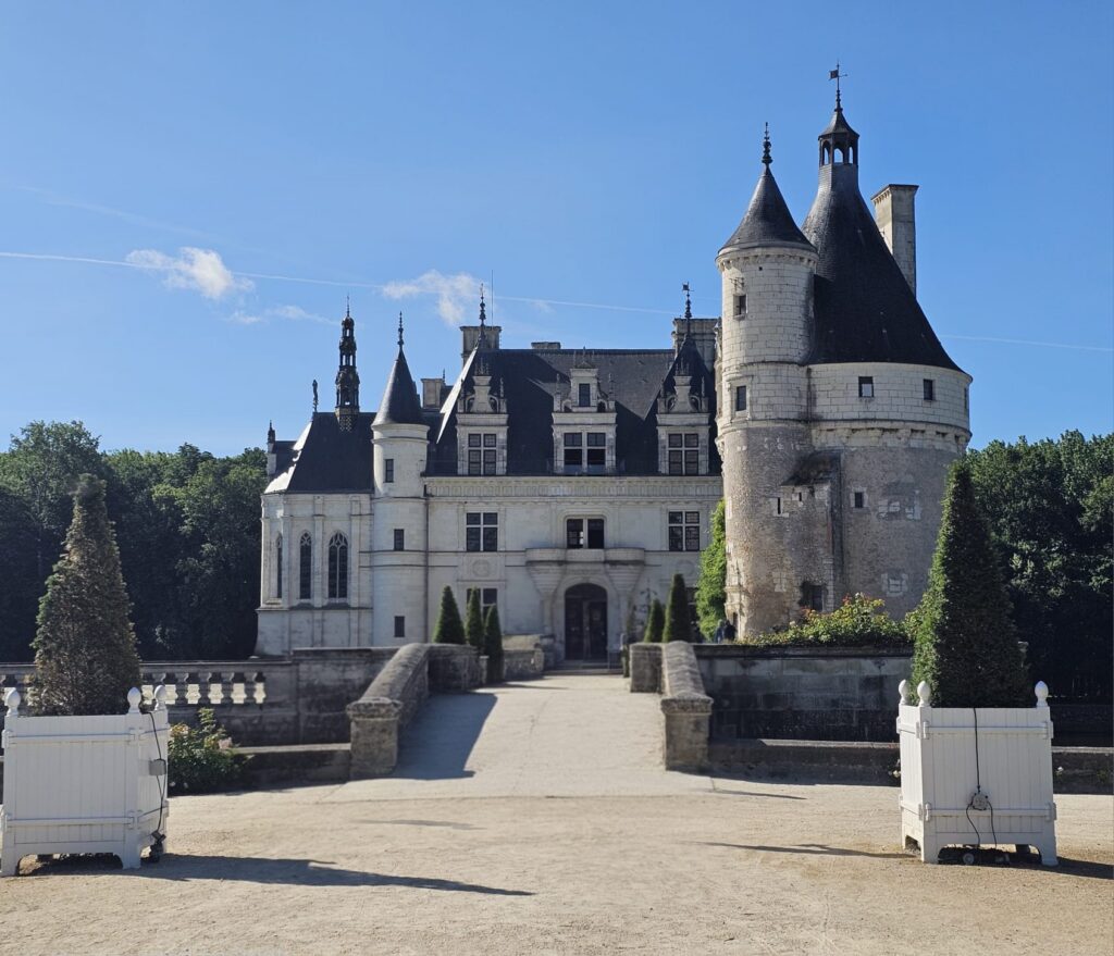 Le-Château-de-Chenonceau-france-castle-ladies-castle