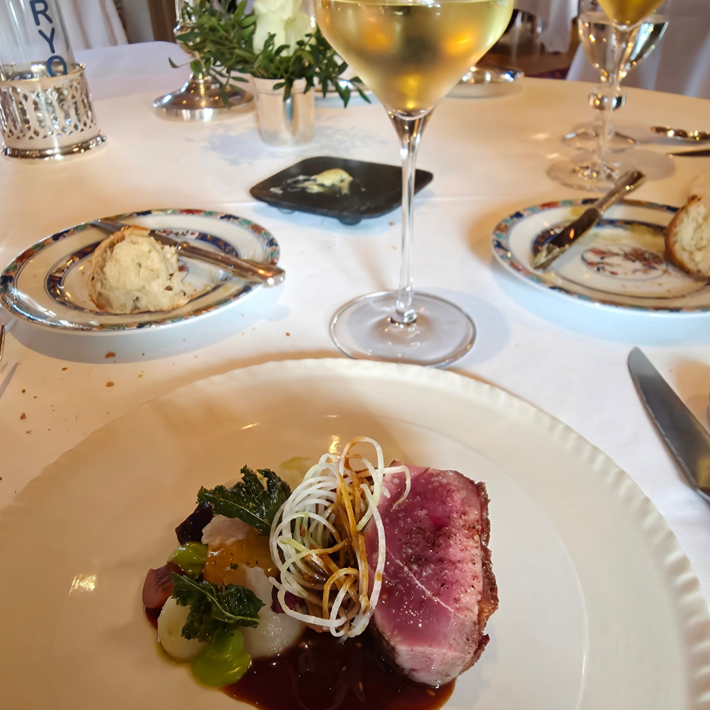 hauts-de-loire-dining-experience-simplywanderfull-loire-valley-ebiking-luxury