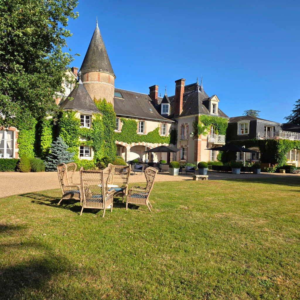 les-hauts-de-loire-hotel-relais-chateaux-simplywanderfull-ebiking
