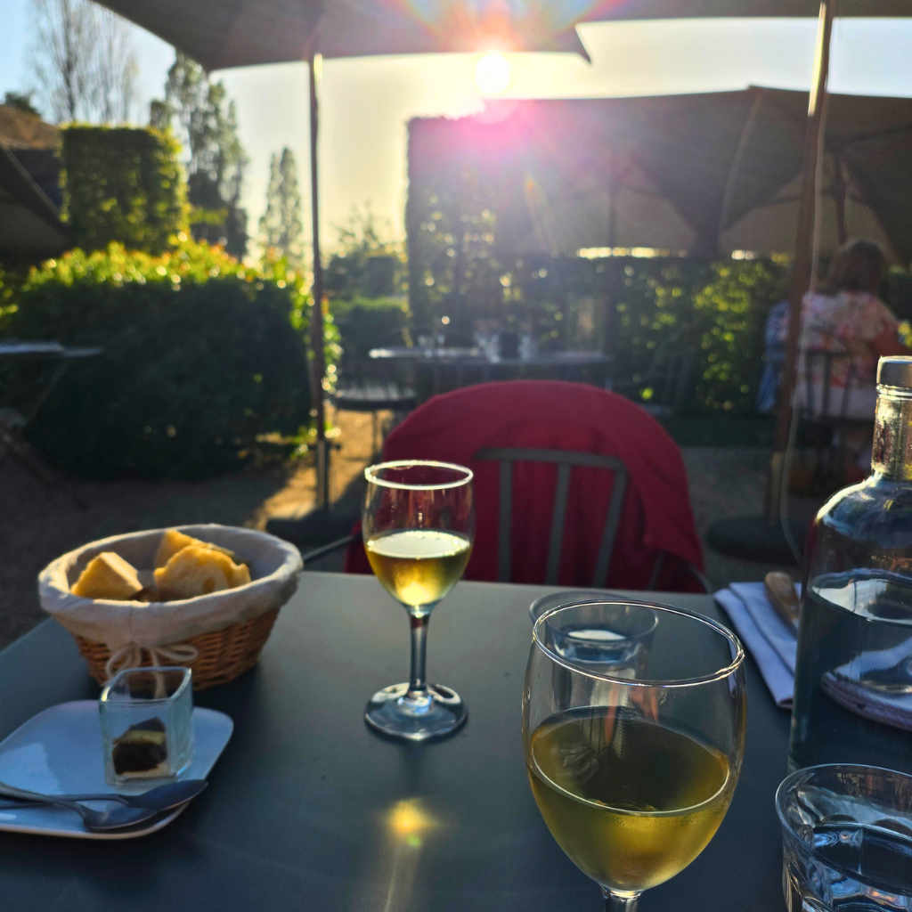 les-hauts-de-loire-pub-dinner-simplywanderfull-ebiking-loire