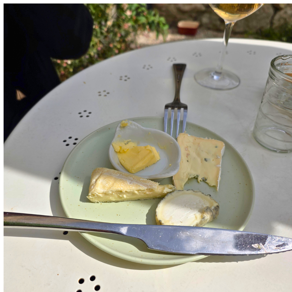 amboise-vouvrey-ebiking-cafe-wine-cheese-france
