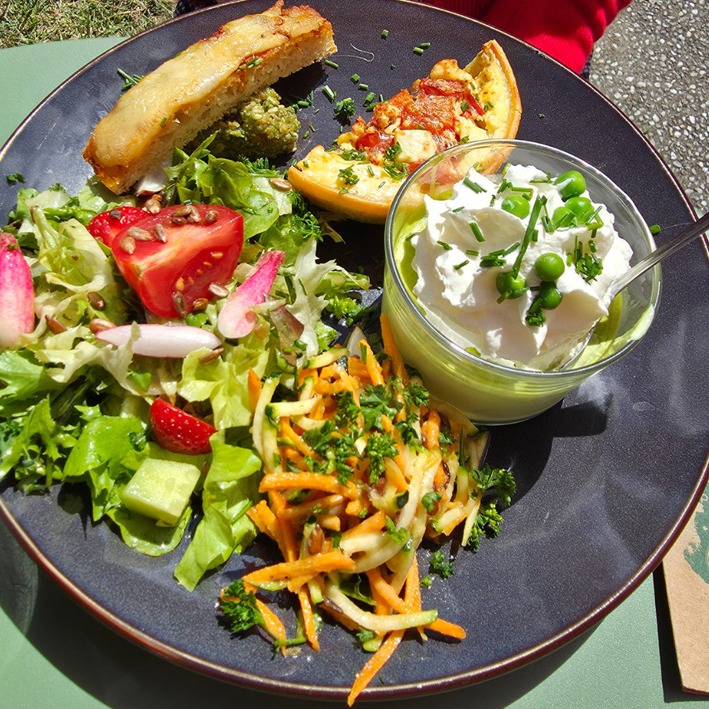 pea-veloute-simplywanderfull-chedigny-picturesque-village-france-lunch